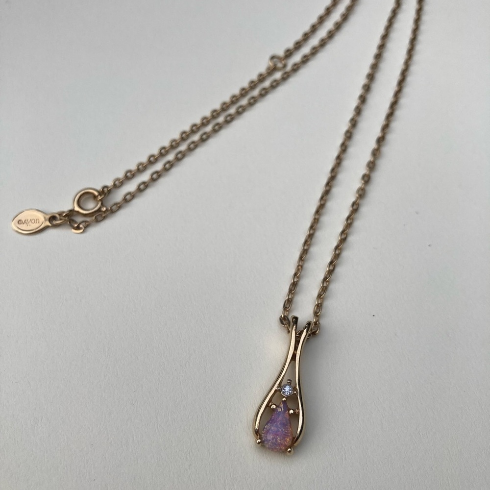 Vintage 1970's Avon Fireglow Teardrop Pendant Gold Tone Necklace!
